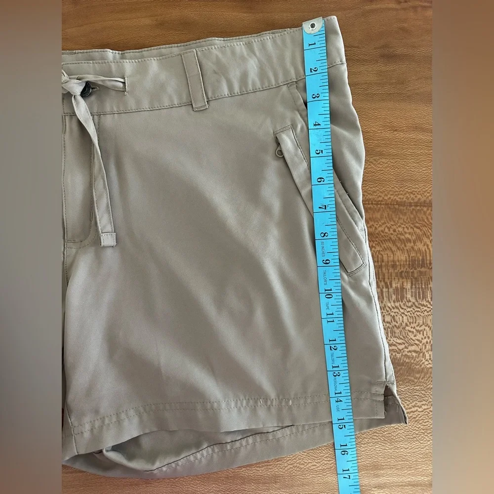 Magellan Outdoors Women’s Falcon Lake Fishing Shorts